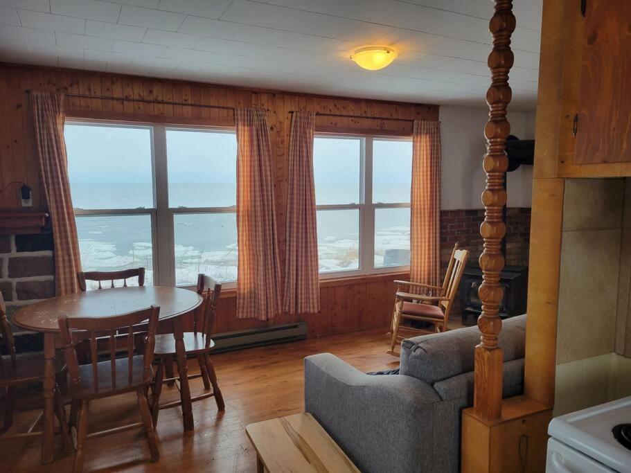Le Petit Chalet De Pierres Sainte-Luce-sur-Mer Exterior photo